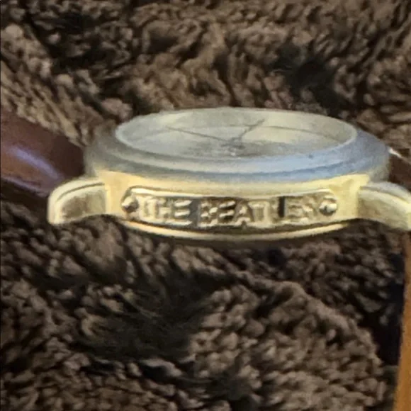 The Beatles Apple Corps Ltd. watch in its original wooden guitar-shaped case. - Picture 7 of 10